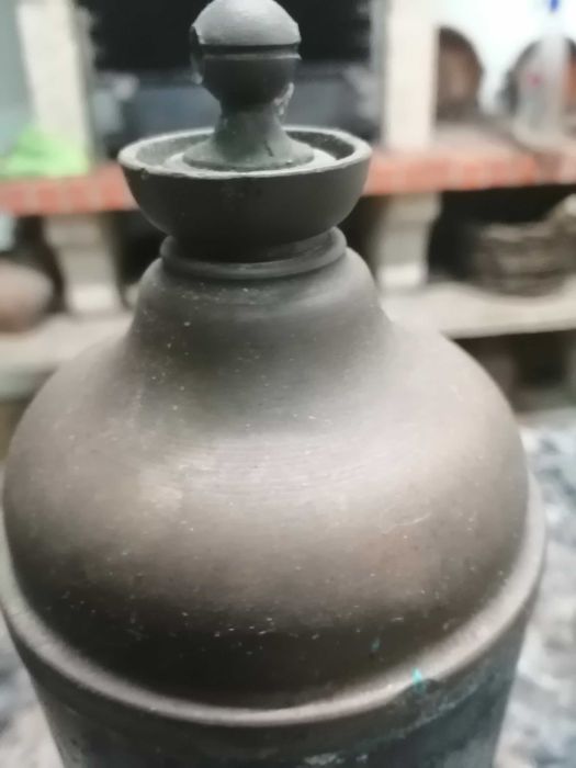 bilha antiga em metal