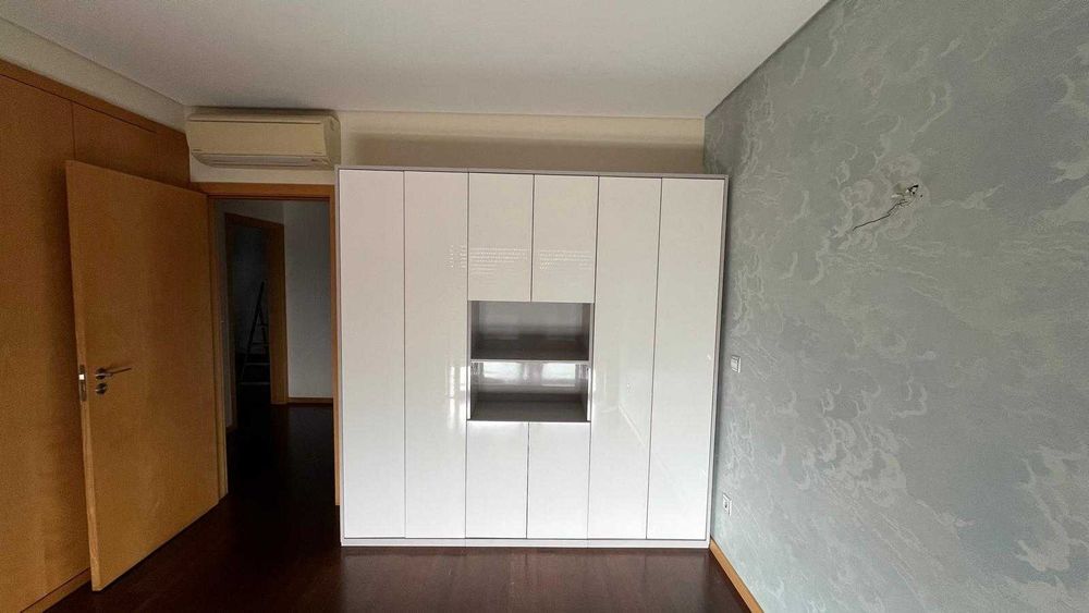 Armário moderno e funcional para Quarto/Escritório/Sala