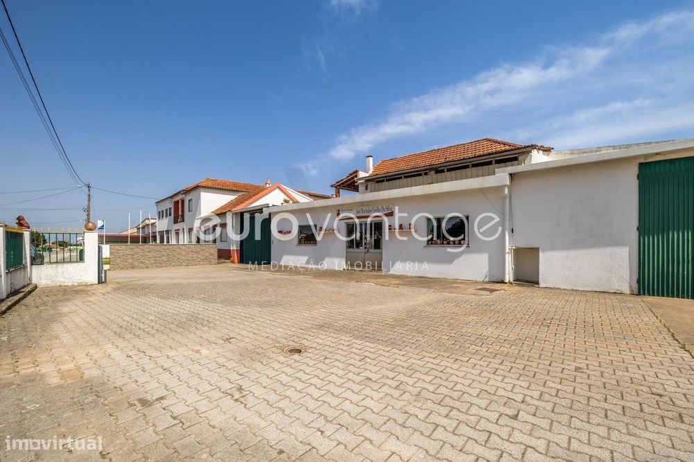 Pavilhão Industrial c/ 1.980 m² sito no Juncal