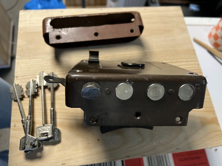 Fechadura Cisa - 4 chaves