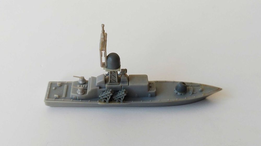 Kit montado de modelismo 1/700 em plástico da Corveta indiana Pralaya