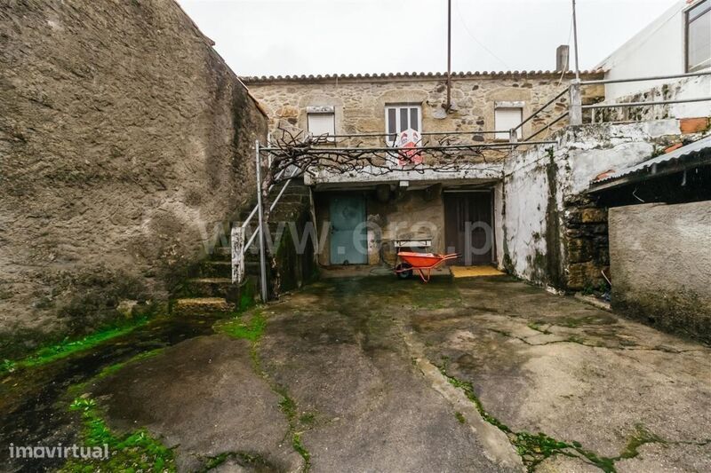 Moradia T2 / Fundão, Monte Leal