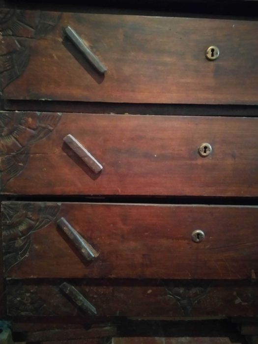 Comoda antiga- para restauro
 ( para restaurar)