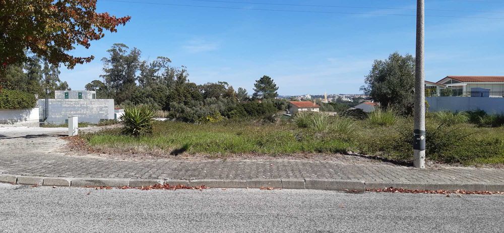 Lote para construção, zona de Santa Clara, em Leiria.