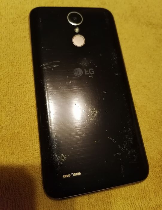 Smartfon LG K10 - (2017) - lekko uszk. wyświetlacz - wszystko działa