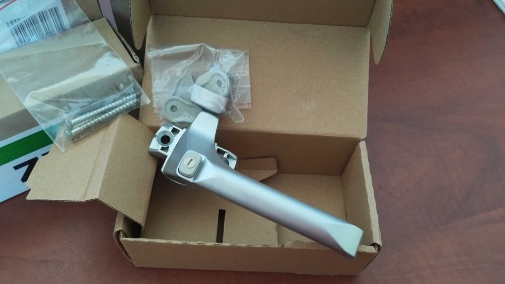 Klamka z blokadą FAKRO ZBH