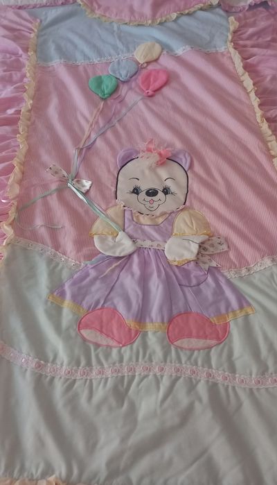 COLCHA para CAMA de BEBÉ,CRIANÇA Com bonito padrão. Quarto criança.