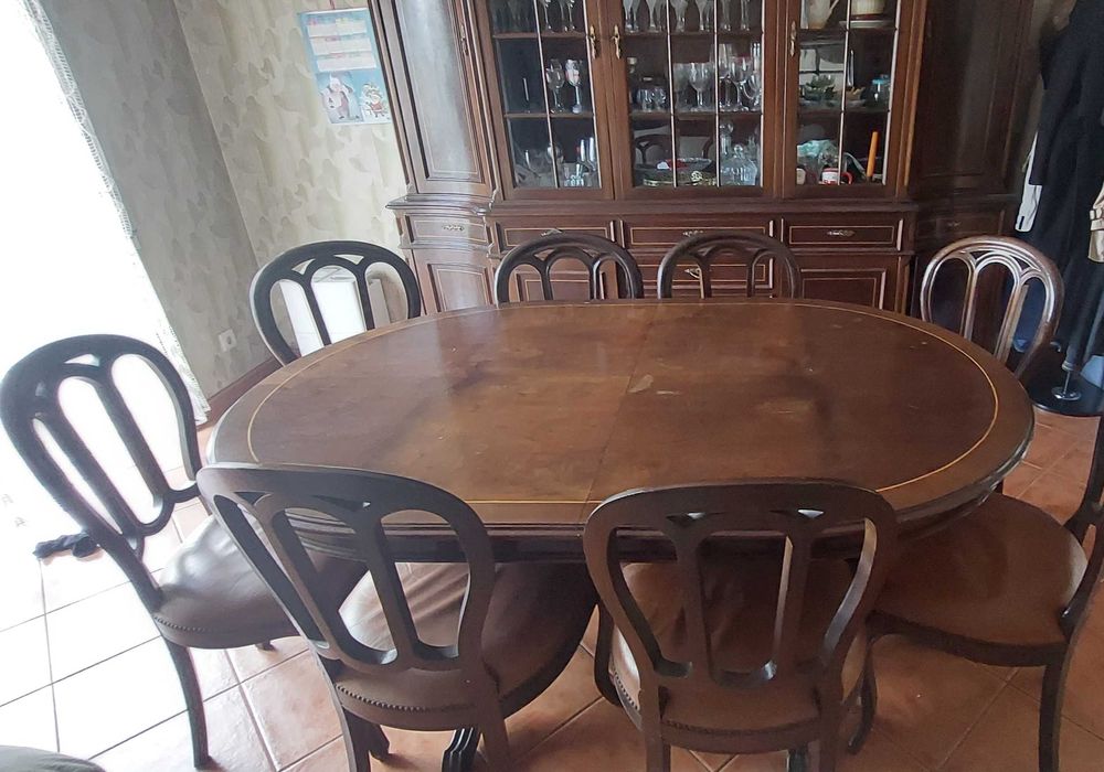 Mesa de jantar com 8 cadeiras