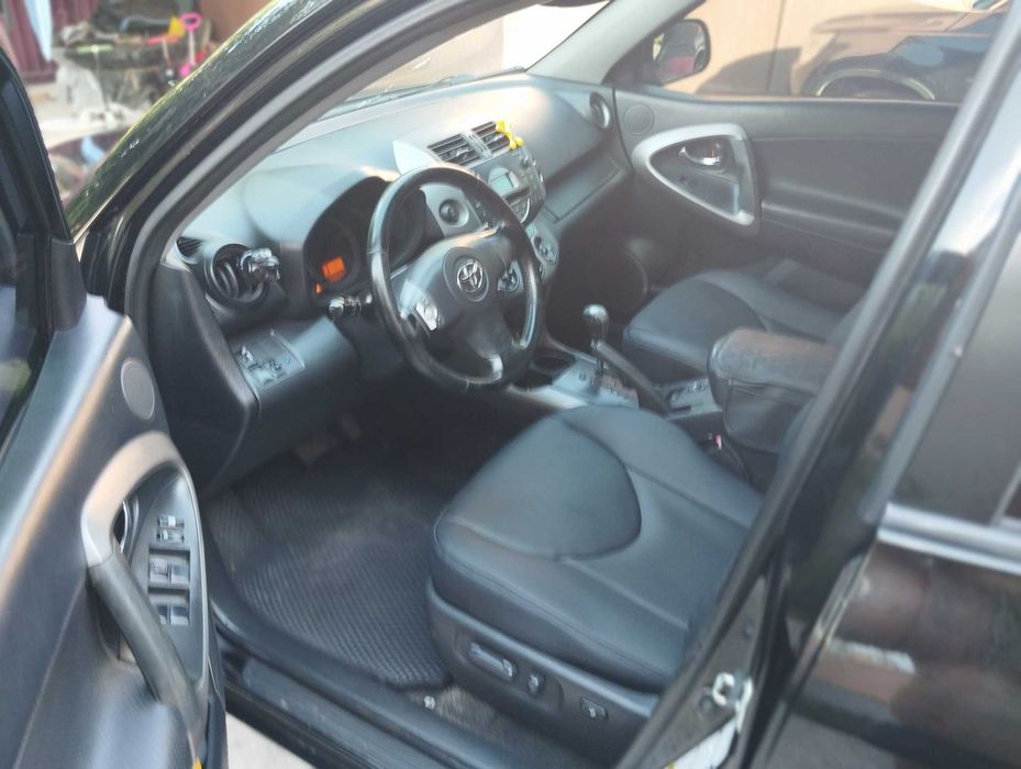 Продам автомобіль Toyota RAV 4