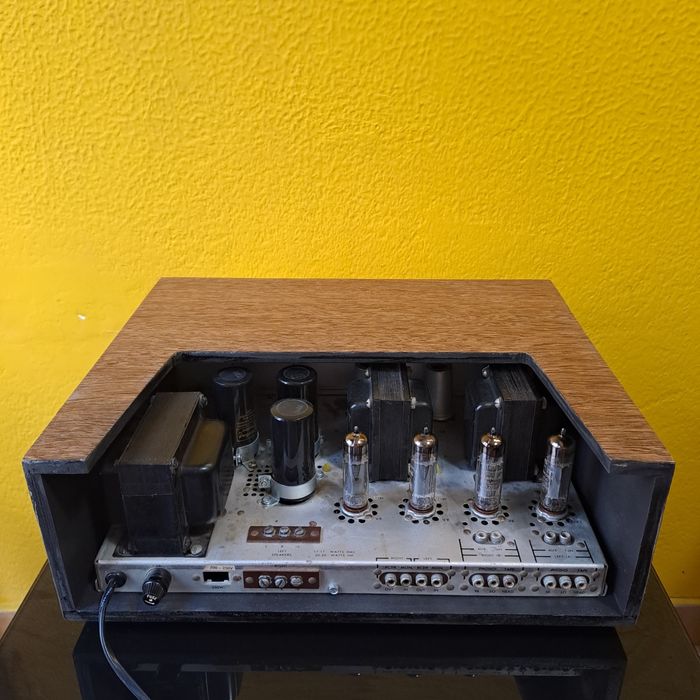 The Fisher X100a amplificador integrado valvulado