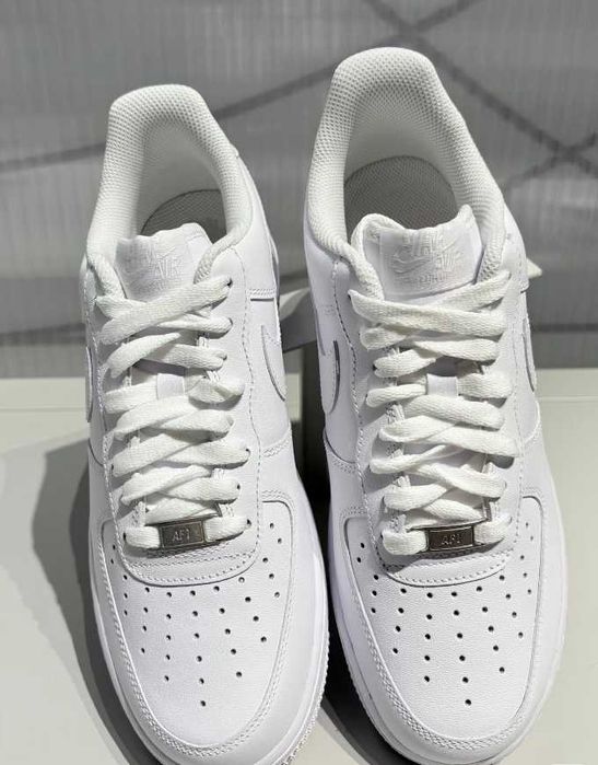 Buty sportowe męskie Nike Air Force 1 07 białe 45