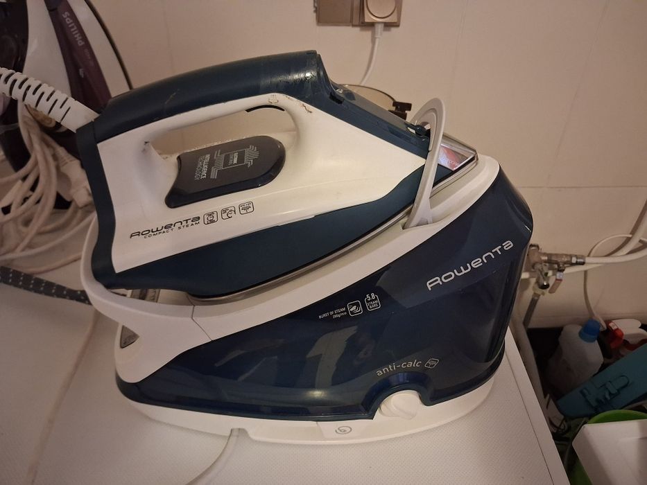 Праска Rowenta Compact Steam, потребує ремонту.