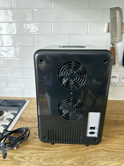 Mini lodówka turystyczna Eventor 10l z wyświetlaczem temperatury LCD