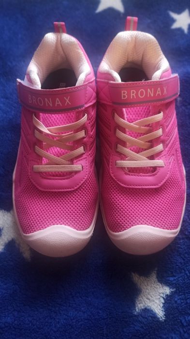 Кросівки на дівчинку.