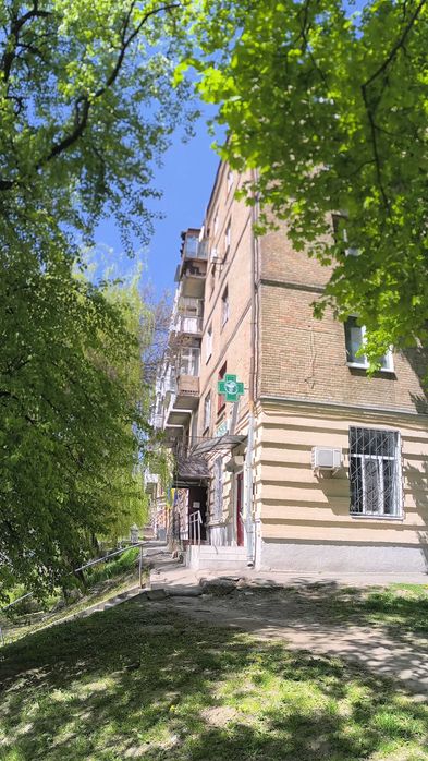 Продам кімнату у Голосіївському р-ні, ст.м. "Деміївська"…