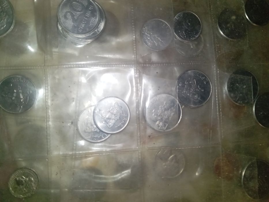 Moedas brasil Portugal e francês vendo tudo junto