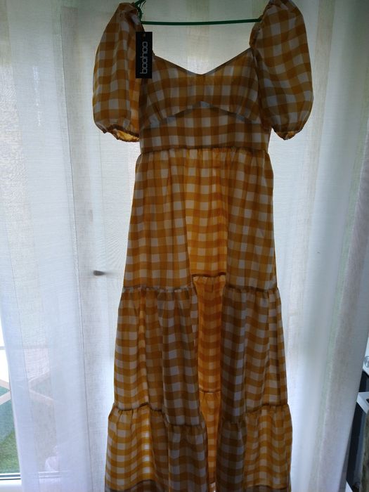 Sukienka w kratę boohoo