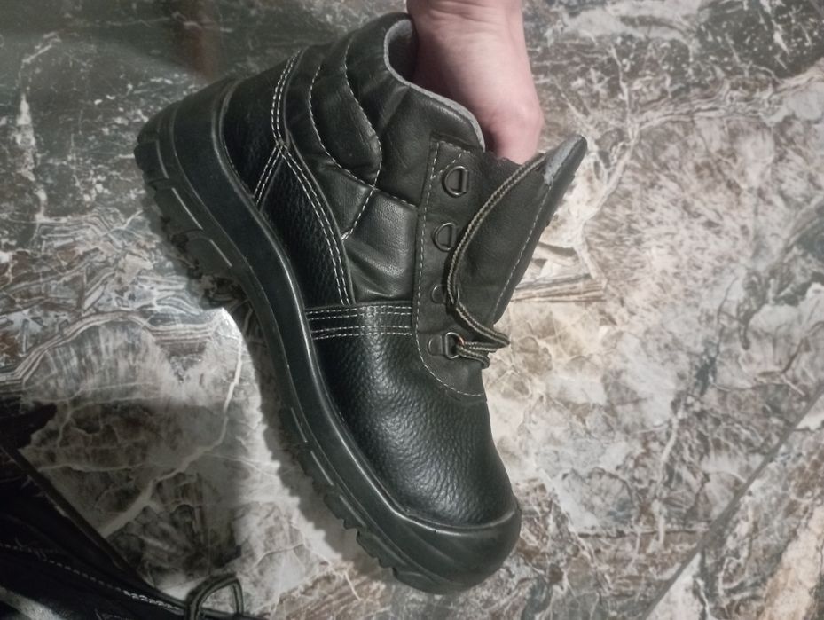 Продам спец обувь