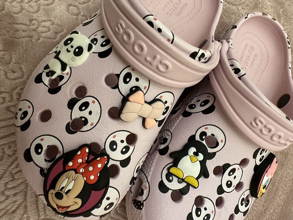 Crocs do Panda com PINS originais / Tamanho 30/31 (C13)
