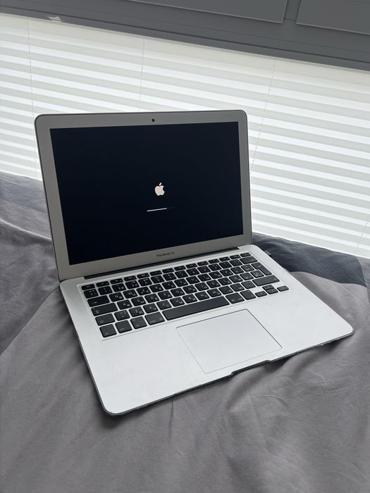 Macbook air.