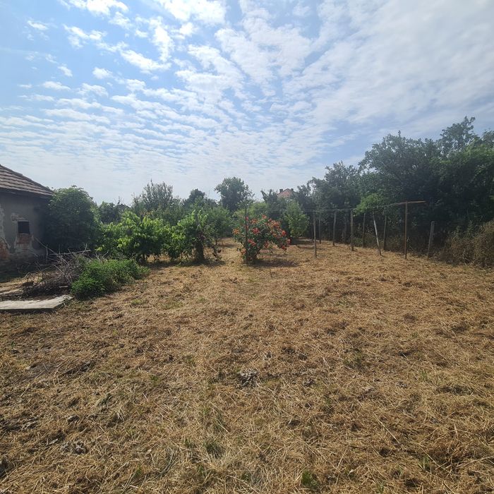 Продається 4-ьох кімнатний будинок в м.Берегове