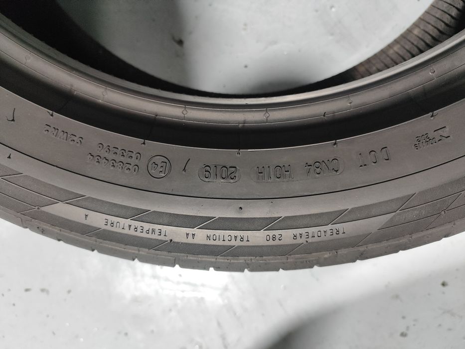 2 pneus semi novos 235-50R19 Continental - Oferta da entrega