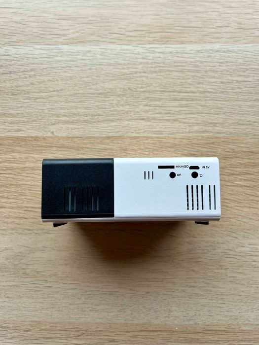 Mini Projetor Novo
