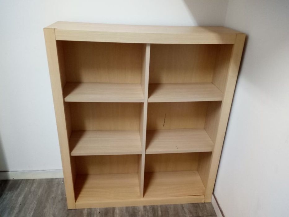 Estante em faia com prateleiras