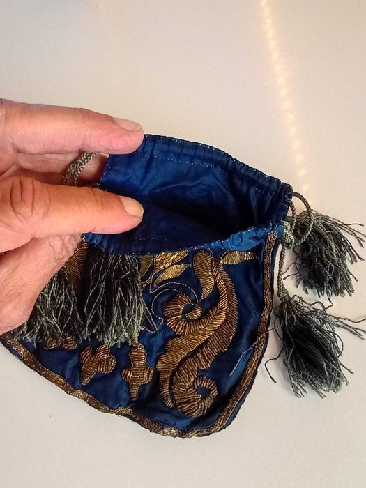 Bolsa/pochete em Seda Azul Escuro com Bordados a Fio Bordado Dourado