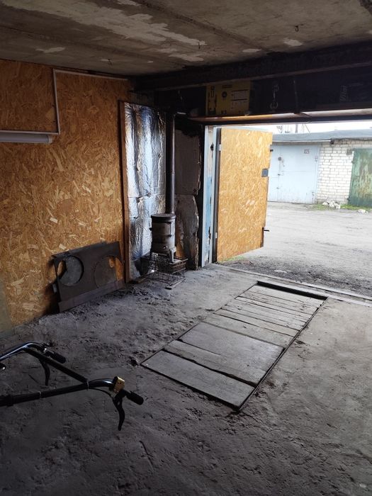 Продам гараж в кооперативе " Октября"