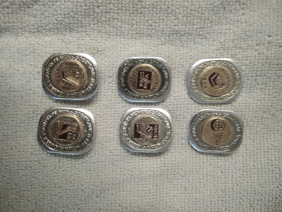 Продам значки футбол