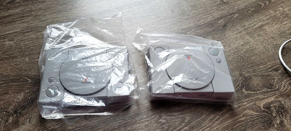 Sony PlayStation Classic (SCPH-1000R) мініатюрна ретро-консоль з дизайном оригінальної PS 1994 року. 20 ігор в комплекті