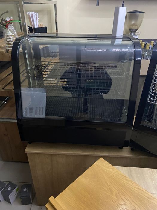 Продаж кондитерської вітрини