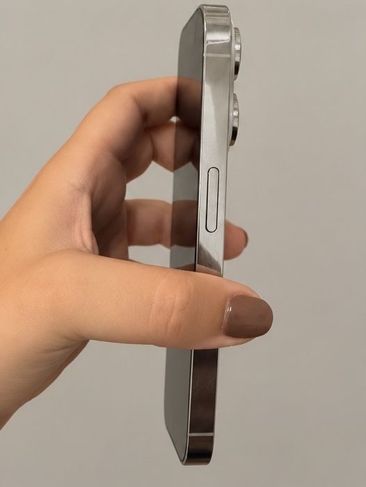 Iphone 14 Pro com acessorios