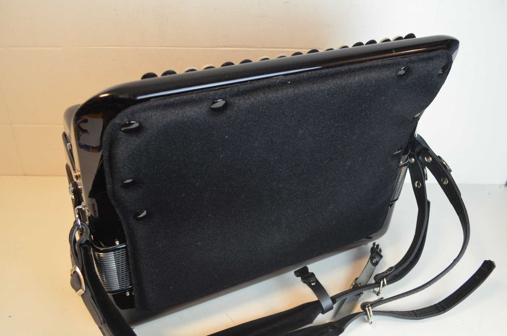 Acordeao Dise  4 Voz 120 baixos,