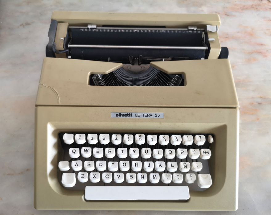 Máquina de Escrever Olivetti