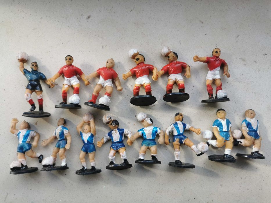 Bonecos futebol antigos FC Porto e SL Benfica (vendo/troco)