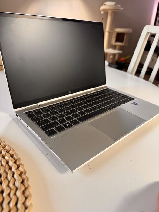 HP EliteBook x360 1040 G8 i7 — laptop biznesowy 2w1