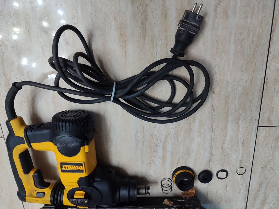 Młotowiertarka DeWalt D25323
