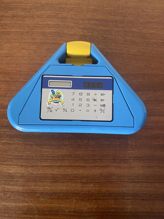 Estojo com máquina de calcular dos Simpsons