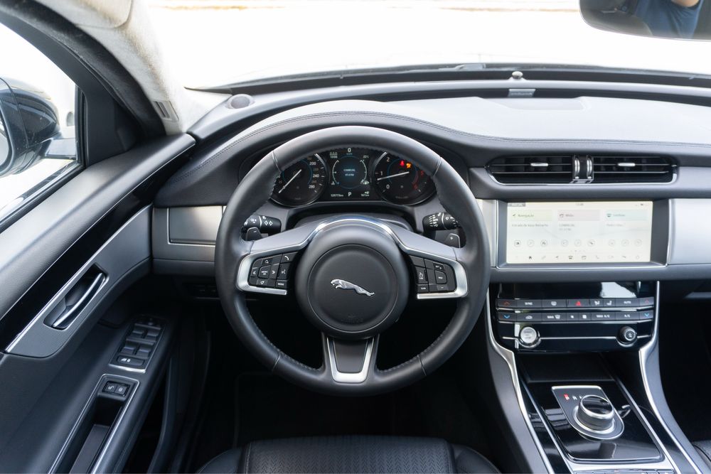 Jaguar XF 2.0D AWD Prestige (financiamento disponível)