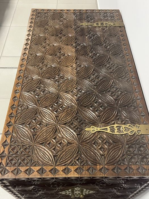 Arca de madeira antiga trabalhada