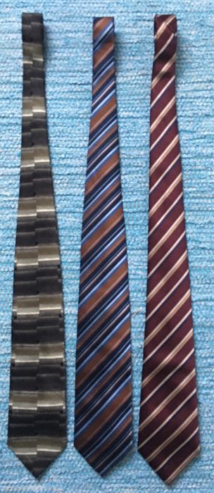 gravatas "clássicas às riscas".