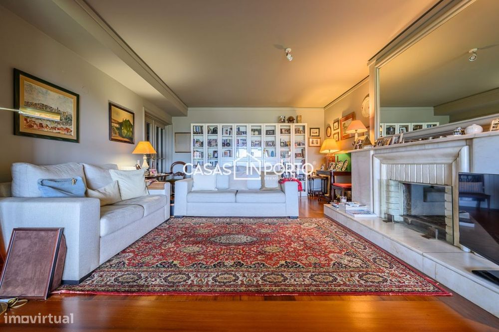 Apartamento T3+1 na Foz do Douro com vista mar