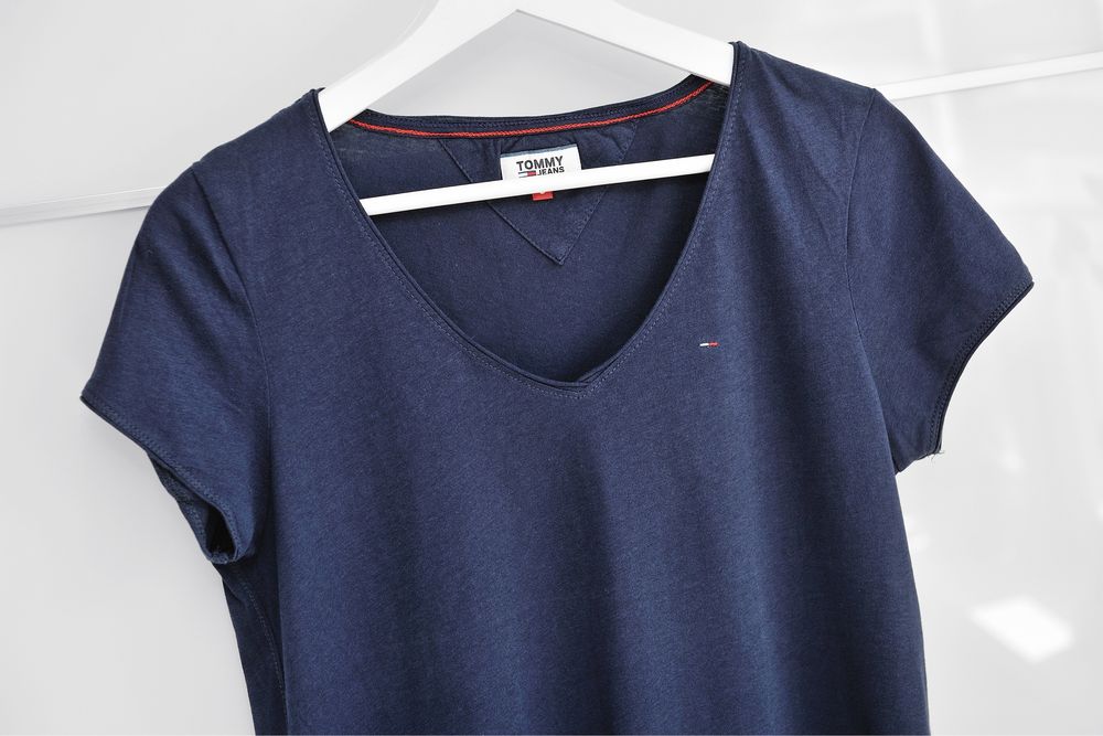 Granatowy t-shirt damski z dekoltem V Tommy Hilfiger - roz. S !!