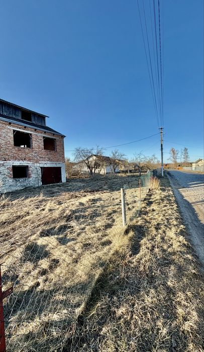 Продаж будинку у селі Вельбівне із земельною ділянкою 25 сот