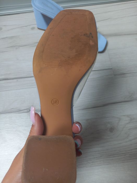 Hit klapki baby blue przeźroczyste