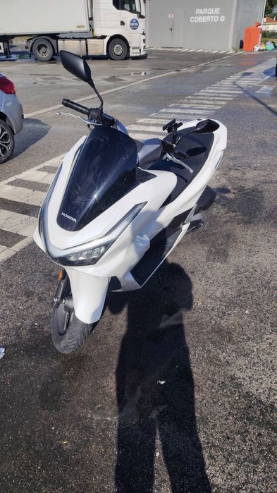 PCX 2025 - troco em carro
