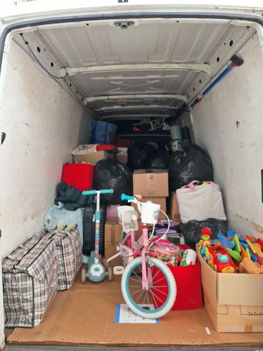 Mudanças- Transportes- Aluguel da carrinha com motorista.