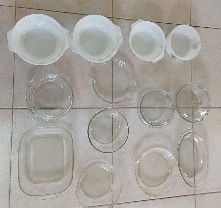 Conjunto de treze (13) travessas de cozinha tipo "Pyrex"